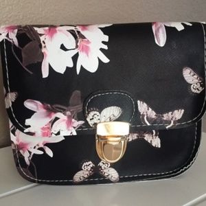 NEW! Gorgeous Floral Clutch!
